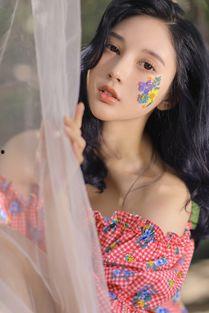 熊猫女主播拍写真的,萌态尽显，魅力四溢